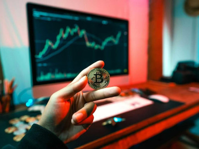 대마초 기업 플로라 그로스, 블록체인 AI 모델 투자와 함께 암호화폐 기업으로 변신