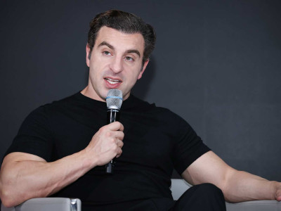 Airbnb CEO, 플랫폼이 AI로 밀려난 노동자의 피난처 될 것