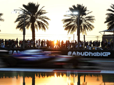 AI 레이싱카가 아부다비에서 전 F1 드라이버 크비야트를 이기다