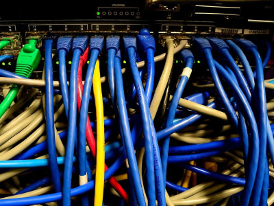 중국, 국가 지원 데이터 센터에서 외국산 AI 칩 사용 금지