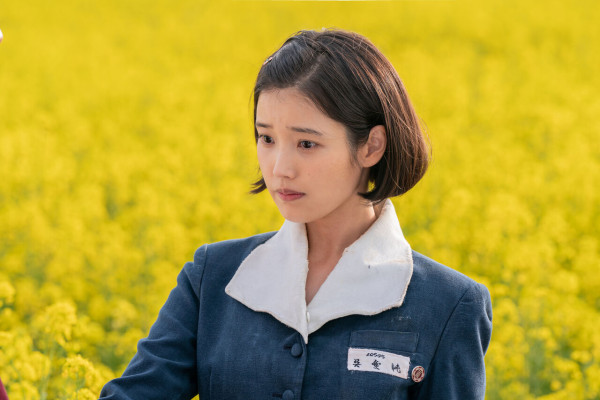 폭싹에 나온 아이유 사진